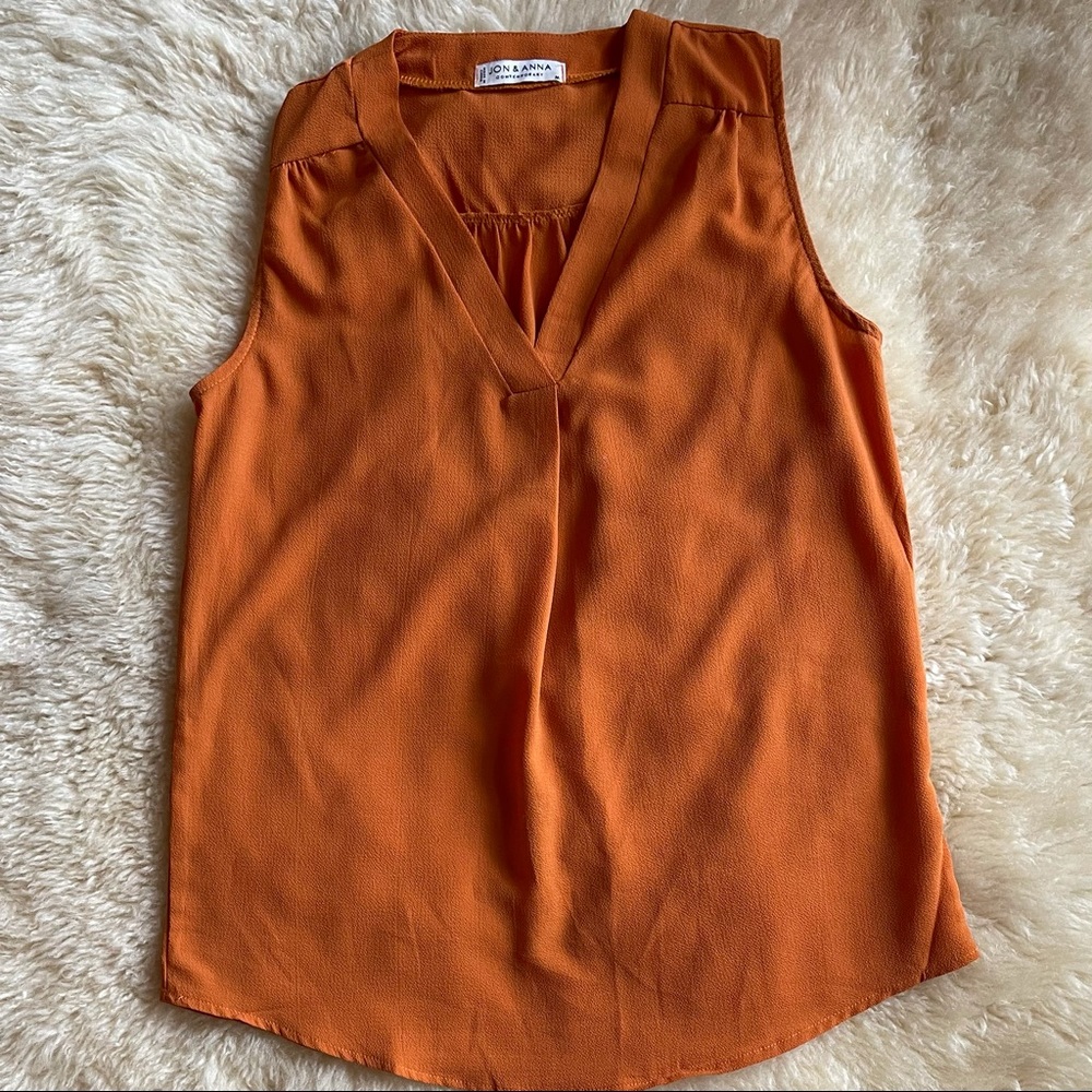 Sleeveless blouse